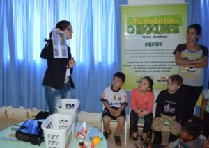 A Turminha da Reciclagem incentiva a assumir compromissos com o meio ambiente