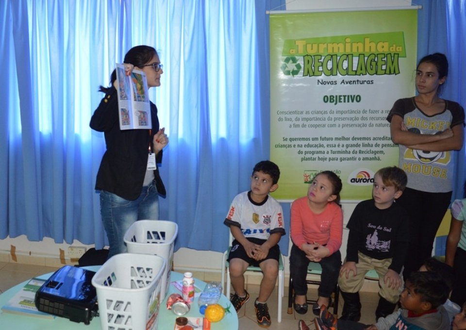A Turminha da Reciclagem incentiva a assumir compromissos com o meio ambiente