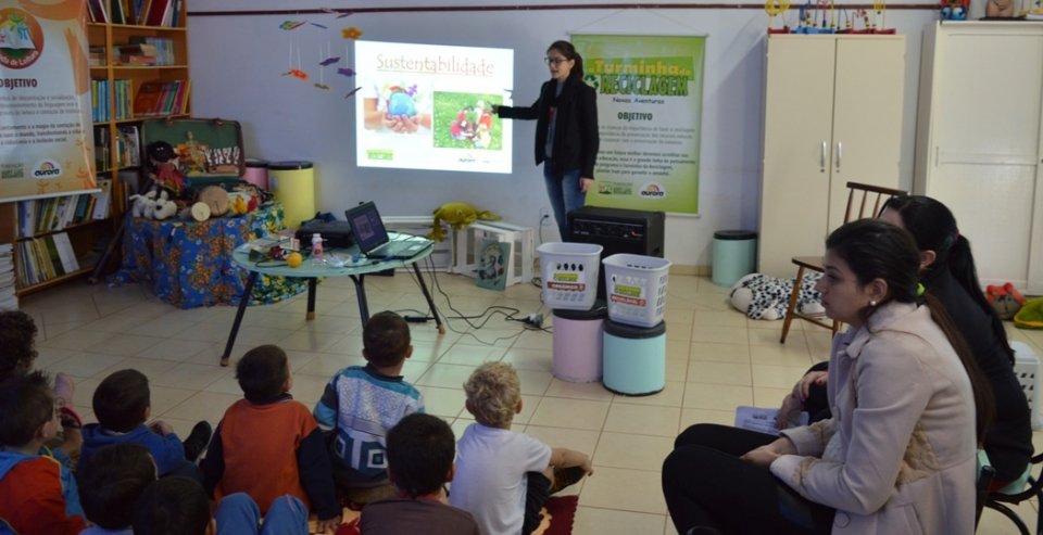A Turminha da Reciclagem incentiva a assumir compromissos com o meio ambiente