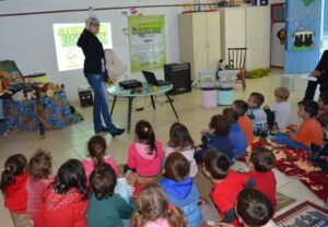 A Turminha da Reciclagem incentiva a assumir compromissos com o meio ambiente
