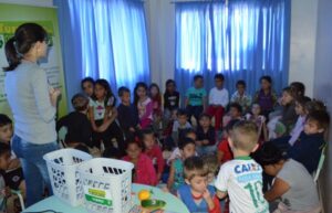 A Turminha da Reciclagem incentiva a assumir compromissos com o meio ambiente