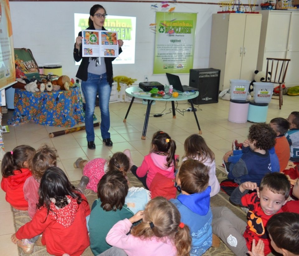 A Turminha da Reciclagem incentiva a assumir compromissos com o meio ambiente