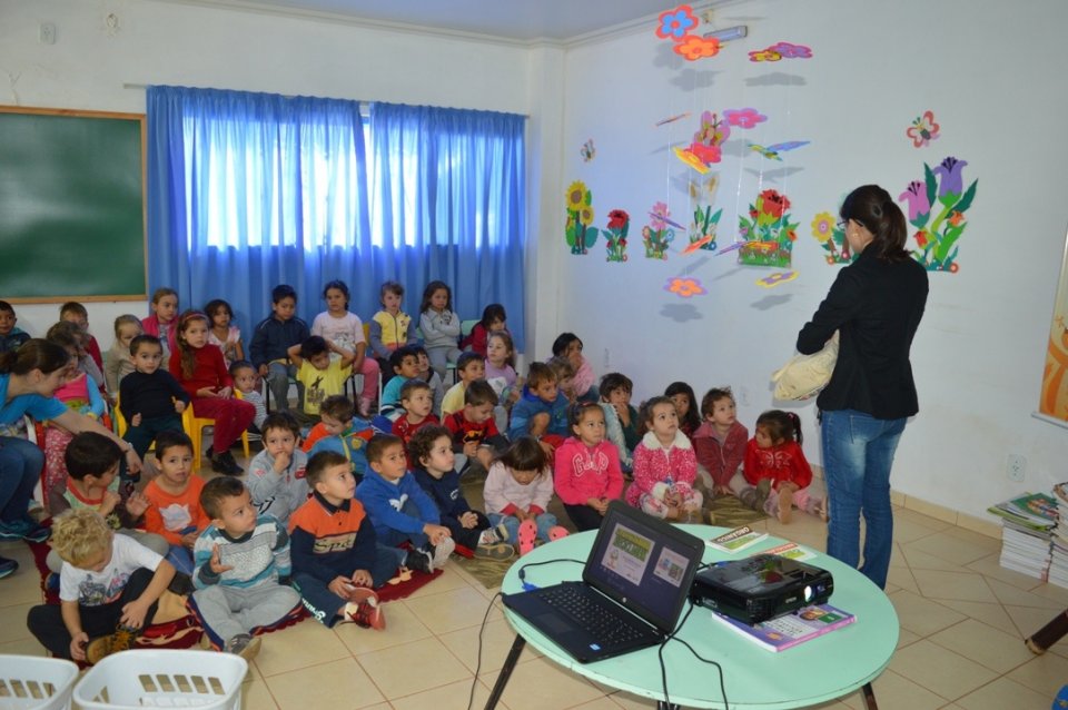 A Turminha da Reciclagem incentiva a assumir compromissos com o meio ambiente