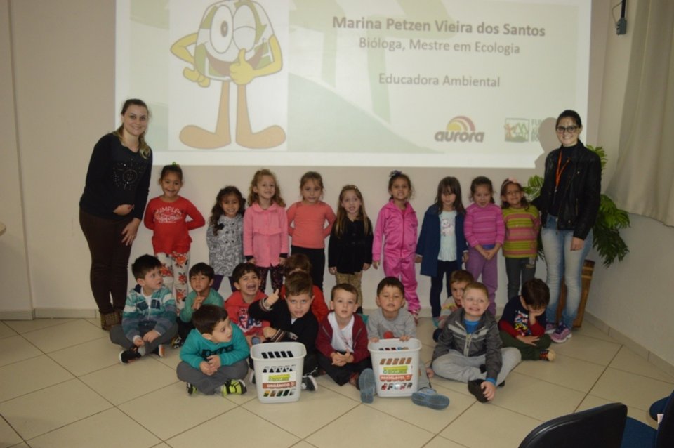 A Turminha da Reciclagem incentiva a assumir compromissos com o meio ambiente