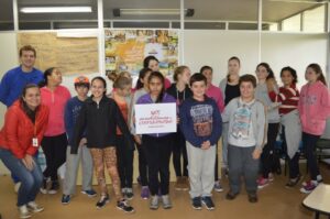 A Turminha da Reciclagem realiza atividade com alunos do Vozes do Corpo