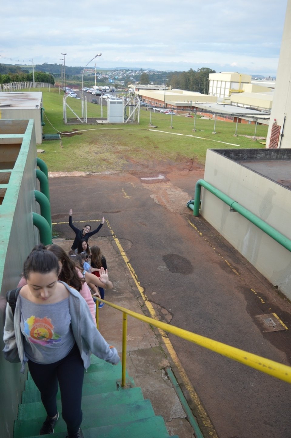 A Turminha da Reciclagem realiza atividade com alunos do Vozes do Corpo