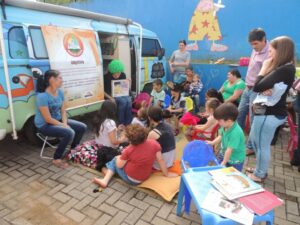 Programas da FALB participam de comemorações do dia da Família na escola