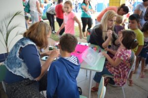 Programas da FALB participam de comemorações do dia da Família na escola
