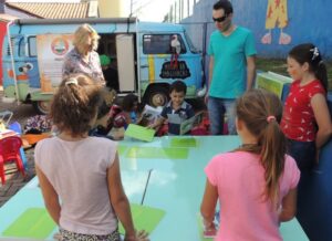 Programas da FALB participam de comemorações do dia da Família na escola