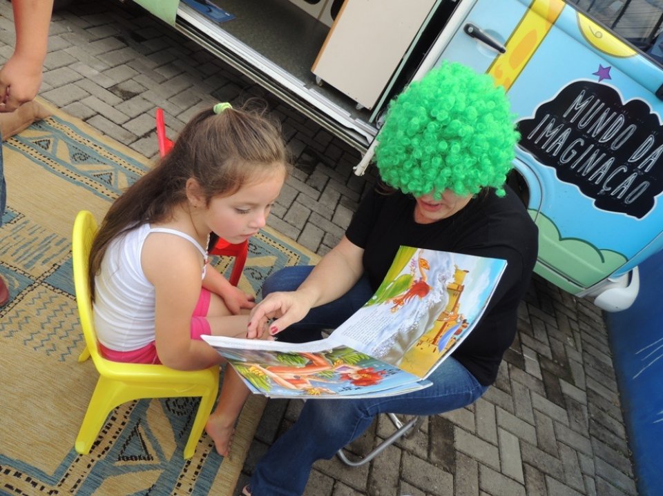 Programas da FALB participam de comemorações do dia da Família na escola