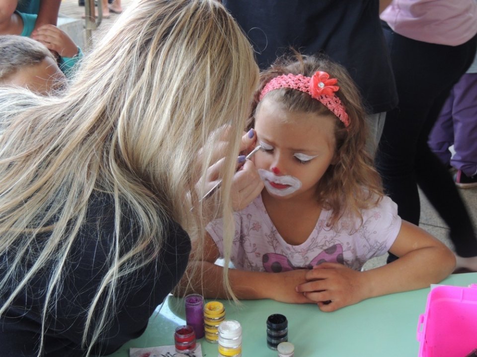Programas da FALB participam de comemorações do dia da Família na escola