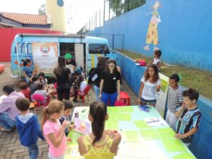 Programas da FALB participam de comemorações do dia da Família na escola
