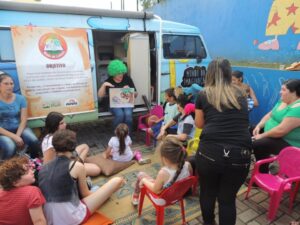 Programas da FALB participam de comemorações do dia da Família na escola