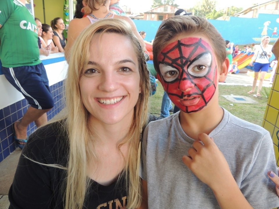 Programas da FALB participam de comemorações do dia da Família na escola