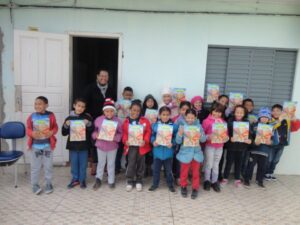 A Turminha da Reciclagem ensina alunos a fazer a seleção dos resíduos