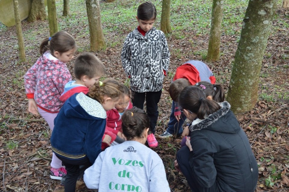 Vozes do Corpo realiza caminhada com A Turminha da Reciclagem