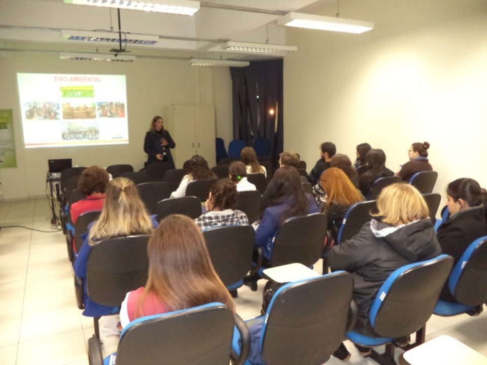 A Turminha da Reciclagem -RS atende alunos da educação infantil e Graduação