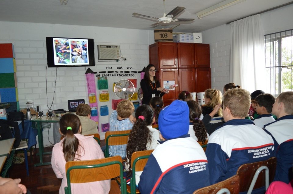 A Turminha da Reciclagem visita várias escolas no final de maio