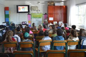 A Turminha da Reciclagem visita várias escolas no final de maio