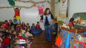 Roda de Leitura visita escolas em maio