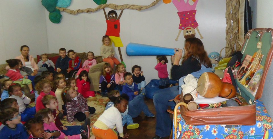 Roda de Leitura visita escolas em maio