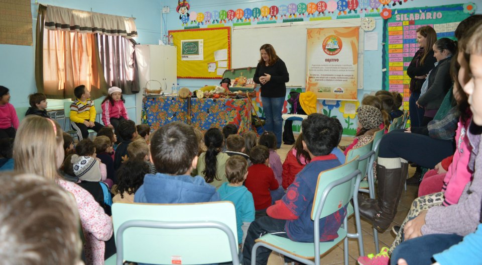 Roda de Leitura visita escolas em maio