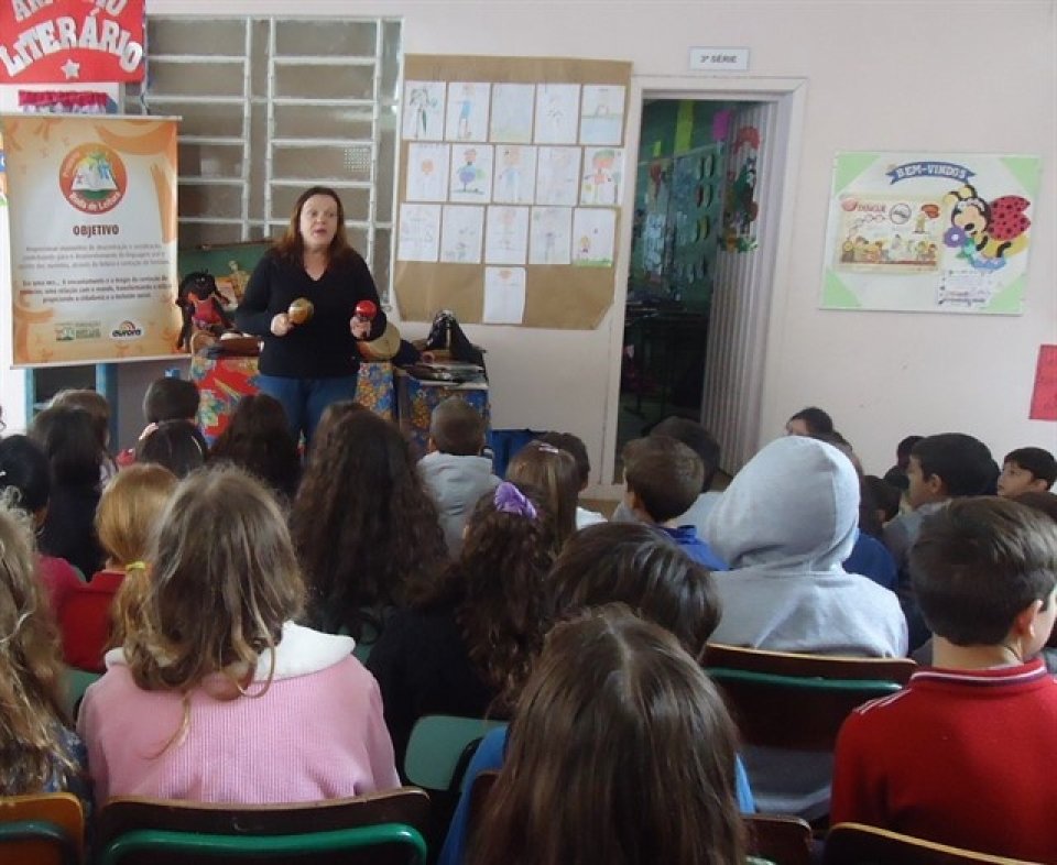 Roda de Leitura inicia as atividade de Junho