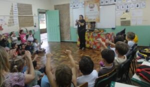 HÁ UM VERDADEIRO TESOURO DE HISTÓRIAS QUE ABRE AS PORTAS DO IMAGINÁRIO...