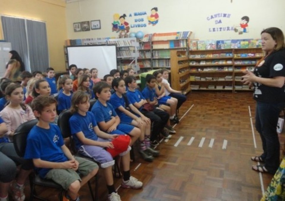 HÁ UM VERDADEIRO TESOURO DE HISTÓRIAS QUE ABRE AS PORTAS DO IMAGINÁRIO...