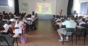 ALUNOS SE COMPROMETEM EM MULTIPLICAR OS ENSINAMENTOS DA TURMINHA DA RECICLAGEM