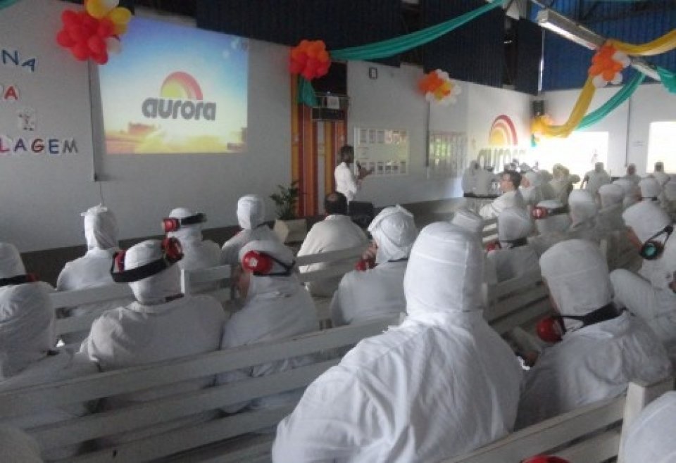 ALUNOS SE COMPROMETEM EM MULTIPLICAR OS ENSINAMENTOS DA TURMINHA DA RECICLAGEM