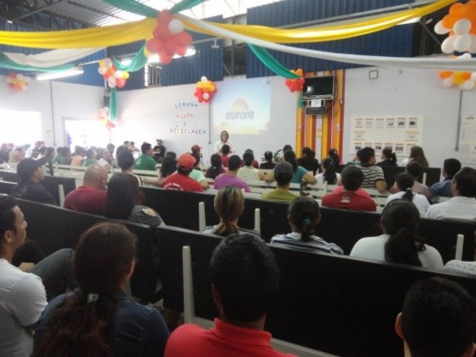 ALUNOS SE COMPROMETEM EM MULTIPLICAR OS ENSINAMENTOS DA TURMINHA DA RECICLAGEM