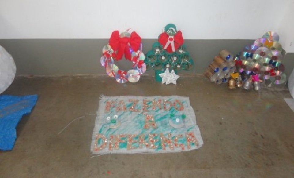 ALUNOS SE COMPROMETEM EM MULTIPLICAR OS ENSINAMENTOS DA TURMINHA DA RECICLAGEM