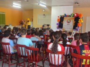 RODA DE LEITURA E CONTAÇÃO DE HISTÓRIAS PARTICIPA DE FEIRA DO LIVRO EM SARANDI-RS