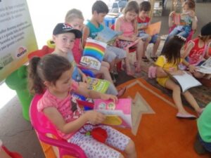 RODA DE LEITURA E CONTAÇÃO DE HISTÓRIAS PARTICIPA DE FEIRA DO LIVRO EM SARANDI-RS