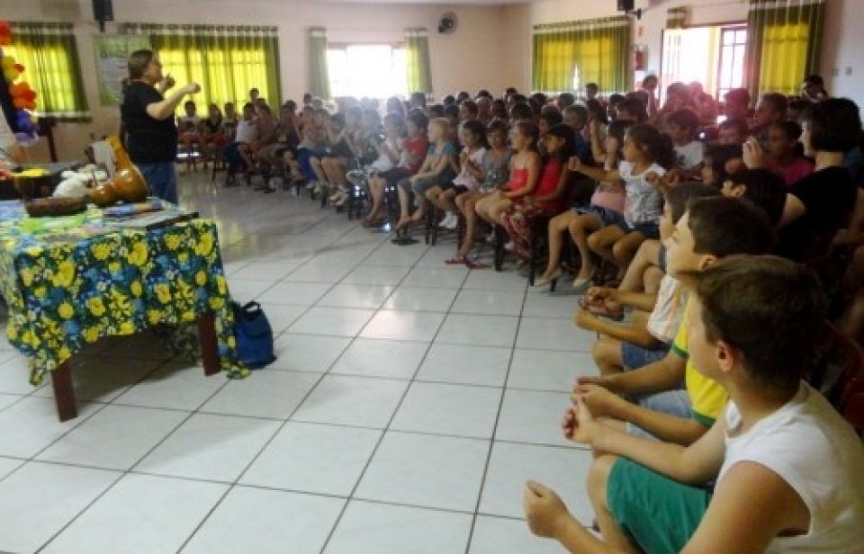 RODA DE LEITURA E CONTAÇÃO DE HISTÓRIAS PARTICIPA DE FEIRA DO LIVRO EM SARANDI-RS