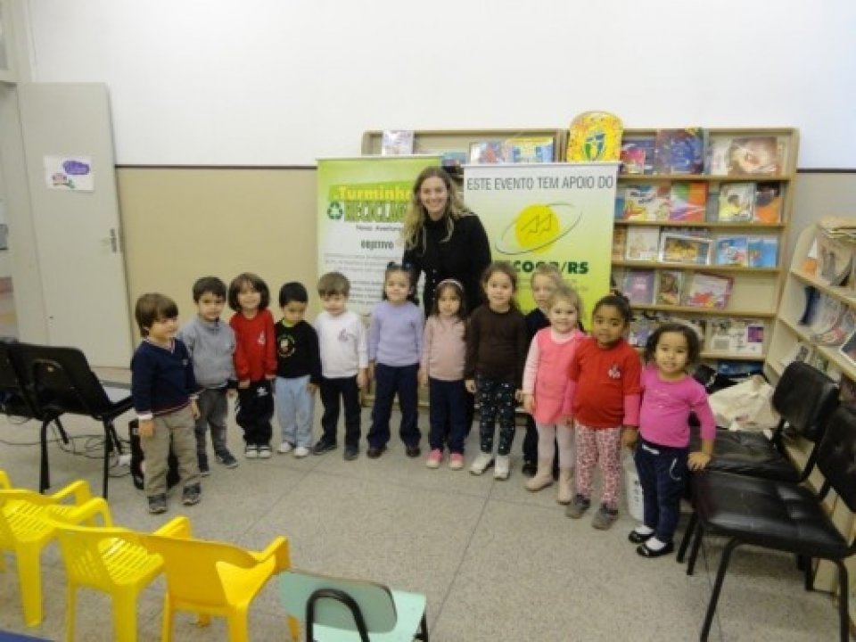 ATIVIDADES DA TURMINHA DA RECICLAGEM-RS ENVOLVEM ALUNOS E PROFESSORES