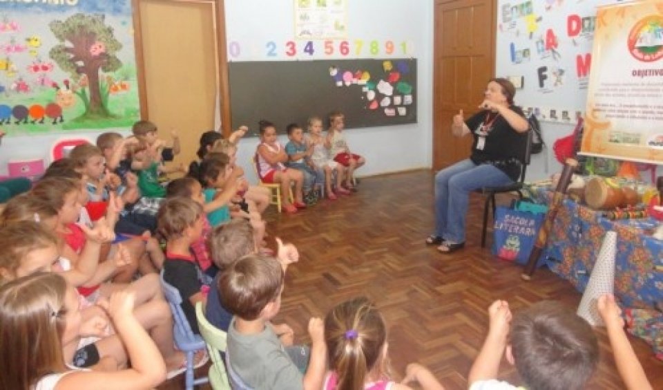 RODA DE LEITURA E CONTAÇÃO DE HISTÓRIAS PARTICIPA DE FEIRA DO LIVRO EM SARANDI-RS