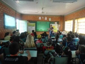 ALUNOS SE DIVERTEM COM OS JOGOS DA TURMINHA DA RECICLAGEM