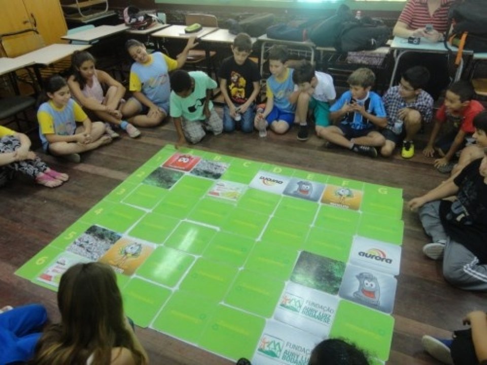 ALUNOS SE DIVERTEM COM OS JOGOS DA TURMINHA DA RECICLAGEM