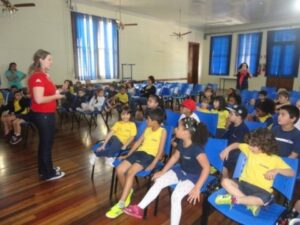 ALUNOS SE DIVERTEM COM OS JOGOS DA TURMINHA DA RECICLAGEM