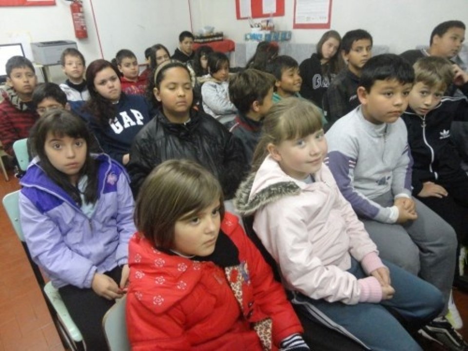 ALUNOS EMPOLGADOS COMO SEMPRE COM A TURMINHA DA RECICLAGEM