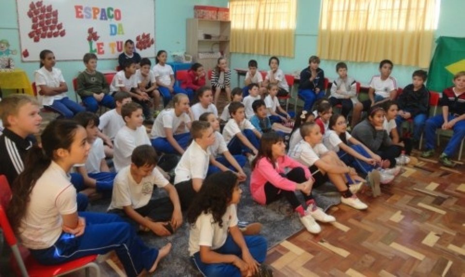 RODA DE LEITURA ESTIMULA O GOSTO PELA LEITURA E A FORMAÇÃO DE LEITORES