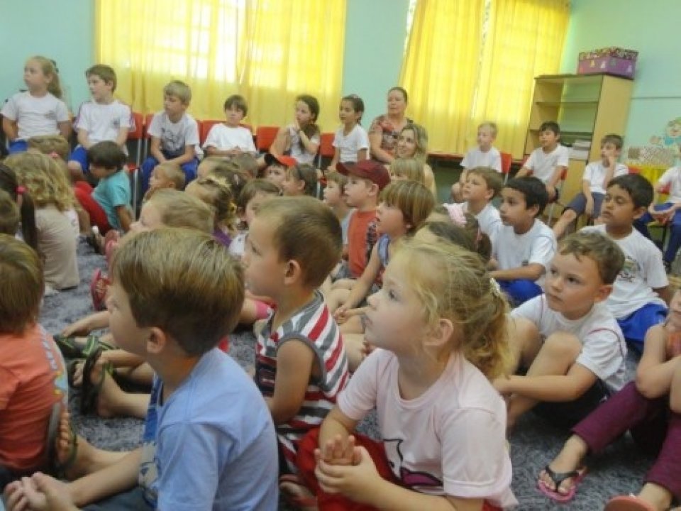 RODA DE LEITURA ESTIMULA O GOSTO PELA LEITURA E A FORMAÇÃO DE LEITORES