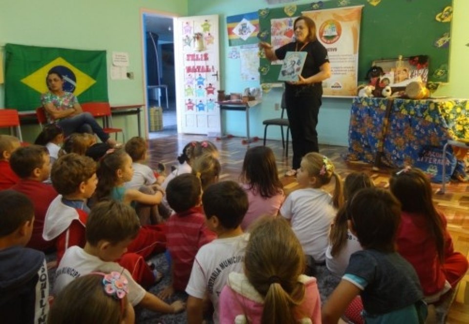 RODA DE LEITURA ESTIMULA O GOSTO PELA LEITURA E A FORMAÇÃO DE LEITORES