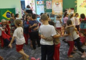 RODA DE LEITURA ESTIMULA O GOSTO PELA LEITURA E A FORMAÇÃO DE LEITORES