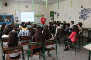 TURMINHA DA RECICLAGEM-SC DESENVOLVE ATIVIDADES EM DIVERSAS ESCOLAS