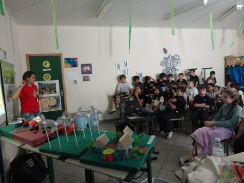 TURMINHA DA RECICLAGEM-SC DESENVOLVE ATIVIDADES EM DIVERSAS ESCOLAS