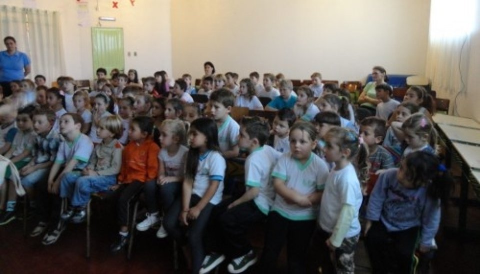 TURMINHA DA RECICLAGEM-SC DESENVOLVE ATIVIDADES EM DIVERSAS ESCOLAS