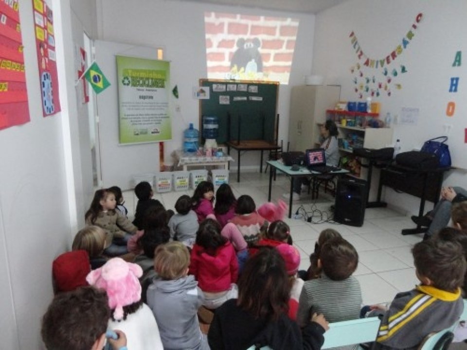 TURMINHA DA RECICLAGEM-SC DESENVOLVE ATIVIDADES EM DIVERSAS ESCOLAS